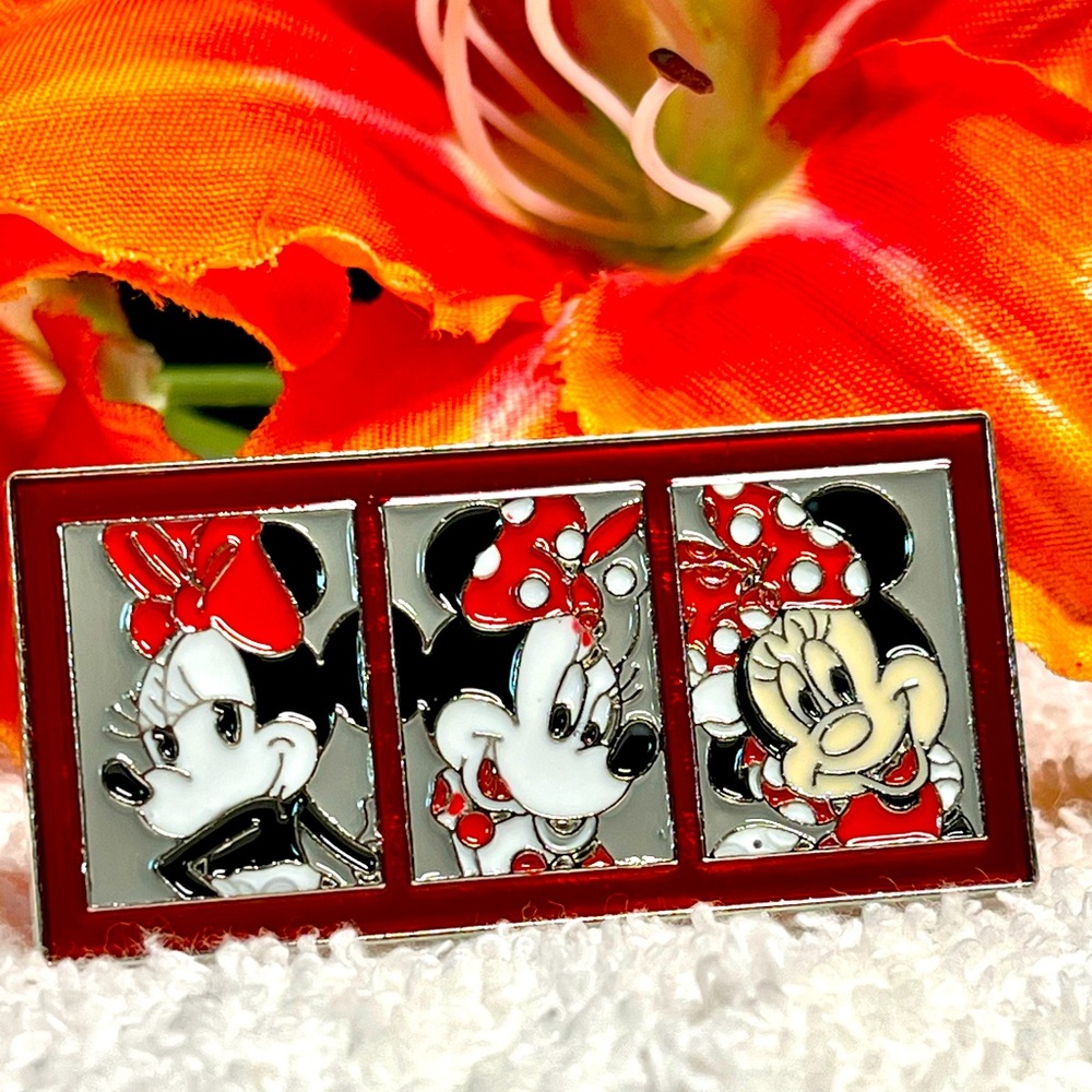 Minnie Mouse enamel pin/brooch